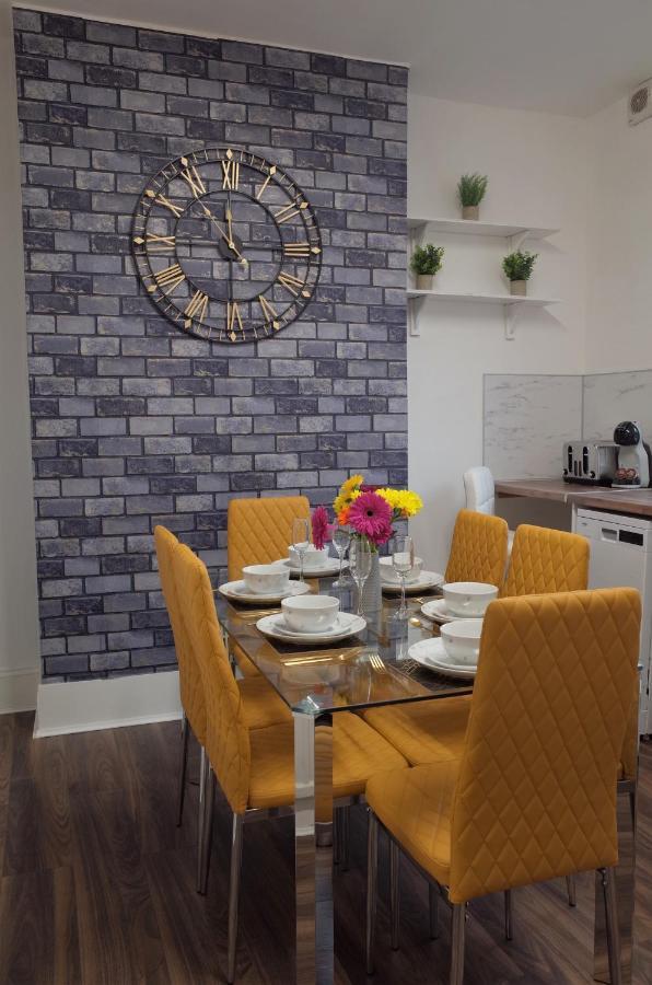 Spacious Apartment With Free Parking Weymouth Esterno foto