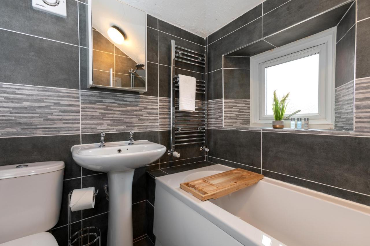 Spacious Apartment With Free Parking Weymouth Esterno foto