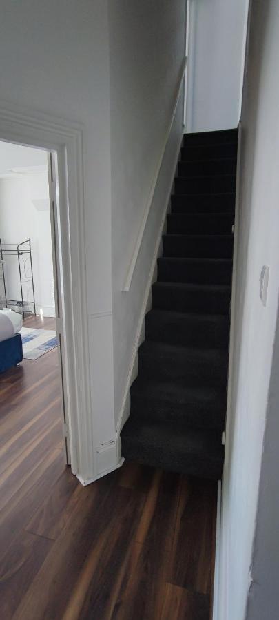 Spacious Apartment With Free Parking Weymouth Esterno foto